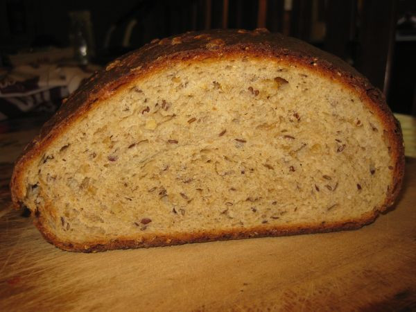 לחם דגנים ותבלינים