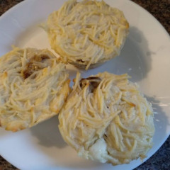 מאפה אטריות, גבינות וחצילים