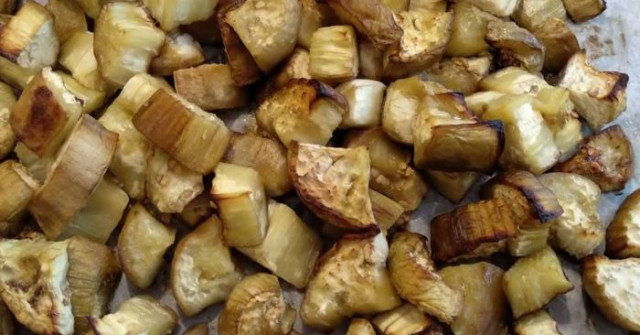 מאפה אטריות, גבינות וחצילים