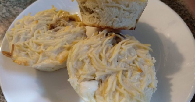 מאפה אטריות, גבינות וחצילים