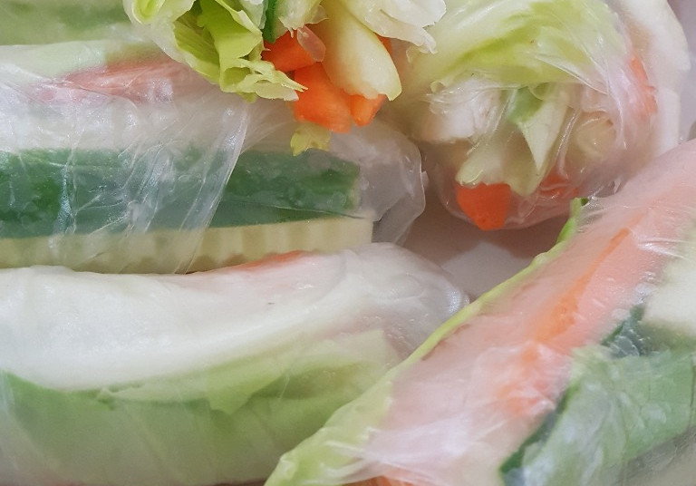 דפי אורז במילוי ירקות טריים