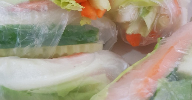 דפי אורז במילוי ירקות טריים