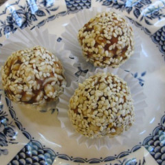 כדורי תמרים ופצפוצי אורז