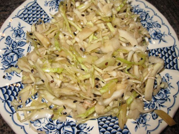 סלט כרוב ושקדים