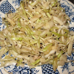 סלט כרוב ושקדים