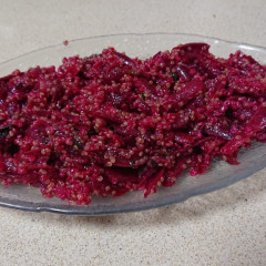 סלט קינואה וסלק אדום טרי