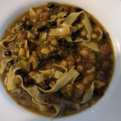 אָשֵה רֶשְתֶה – מרק קטניות, עשבי תיבול ואטריות מהמטבח הפרסי