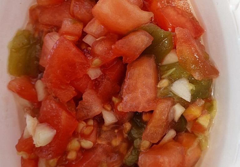 סלט עגבניות חריף