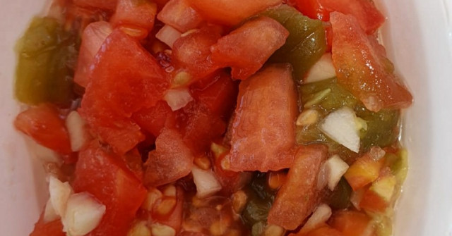 סלט עגבניות חריף