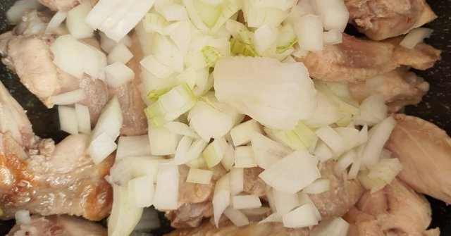 עוף ופתיתים בסיר אחד