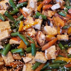 טופו מוקפץ עם ירקות