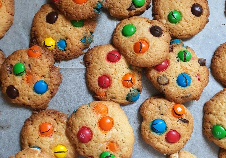 עוגיות שוקולד ציפס עם עדשים/ m&m