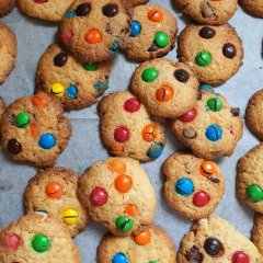 עוגיות שוקולד ציפס עם עדשים/ m&m