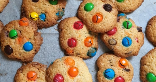 עוגיות שוקולד ציפס עם עדשים/ m&m