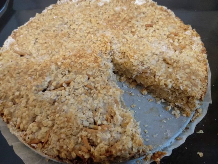 עוגת תפוחים עם שיבולת שועל