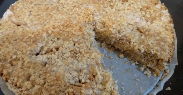 עוגת תפוחים עם שיבולת שועל