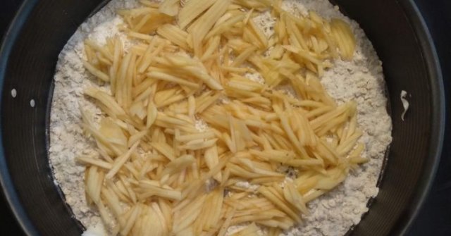 עוגת תפוחים עם שיבולת שועל