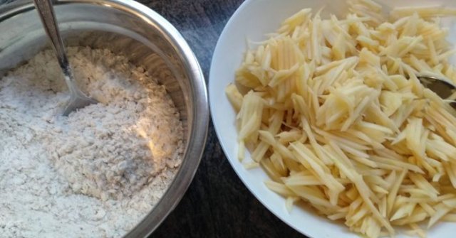 עוגת תפוחים עם שיבולת שועל