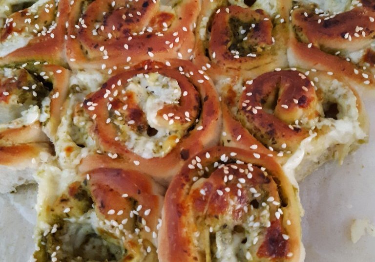 שבלולי גבינה ופסטו