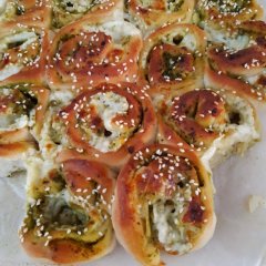 שבלולי גבינה ופסטו