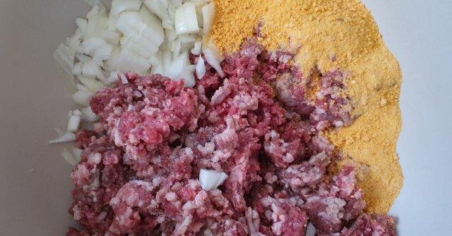 קציצות בשר עם אפונה