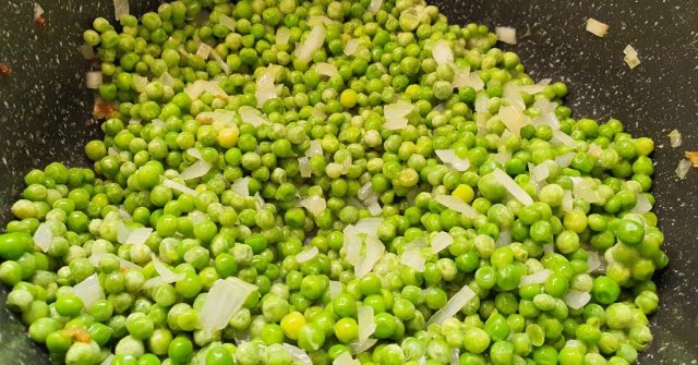 קציצות בשר עם אפונה