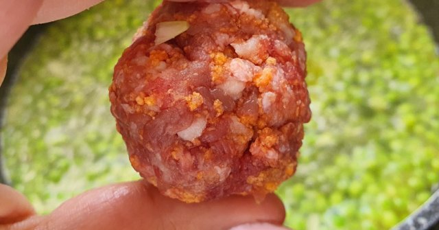 קציצות בשר עם אפונה