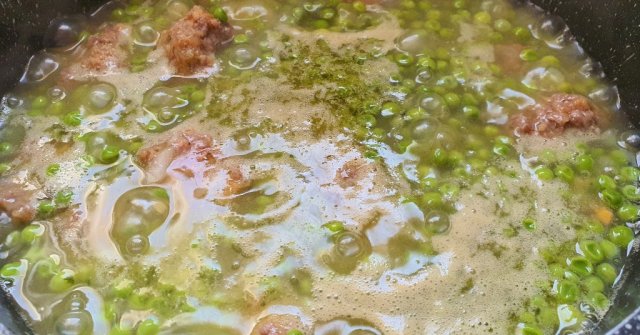 קציצות בשר עם אפונה