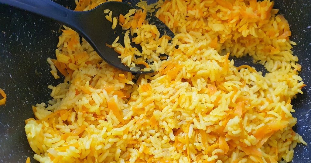 אורז צהוב עם גזר