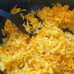 אורז צהוב עם גזר