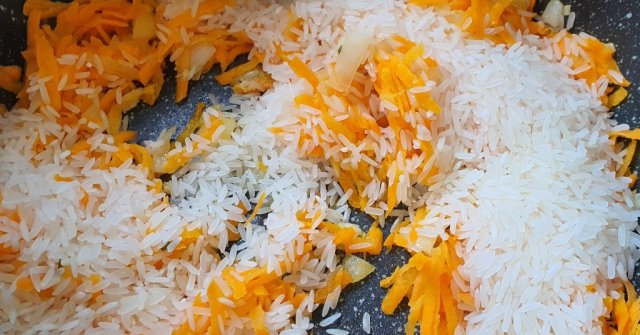 אורז צהוב עם גזר