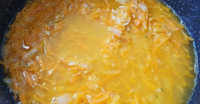 אורז צהוב עם גזר