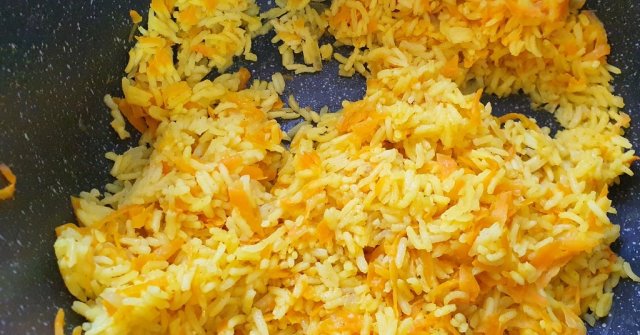 אורז צהוב עם גזר