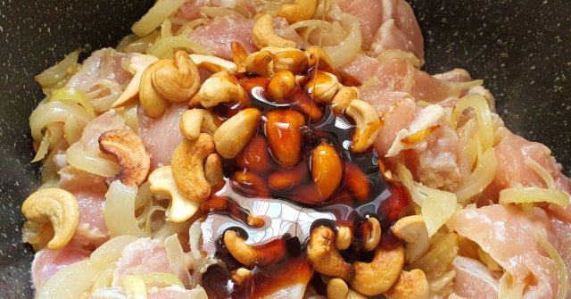 חזה עוף/ פרגית עם קשיו וסילאן בסיר אחד