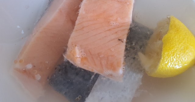 שיפודי סלמון צרובים