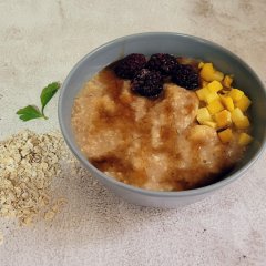 דייסת קוואקר עם פירות