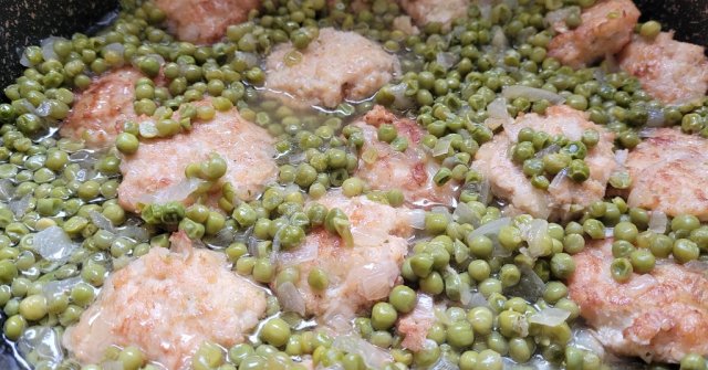 קציצות עוף ואפונה