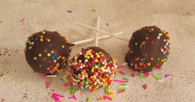 פופ קייק - עוגיות על מקל