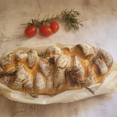 חלות  - גם חלה בצורת מפתח, עם או בלי תוספות, לחם