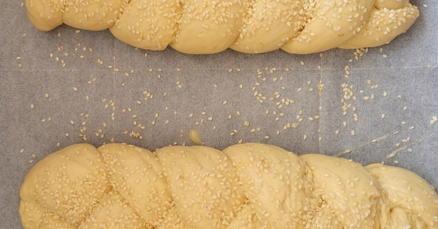 חלות  - גם חלה בצורת מפתח, עם או בלי תוספות, לחם