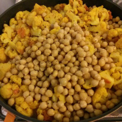 תבשיל כרובית וחומוס מהמטבח ההודי