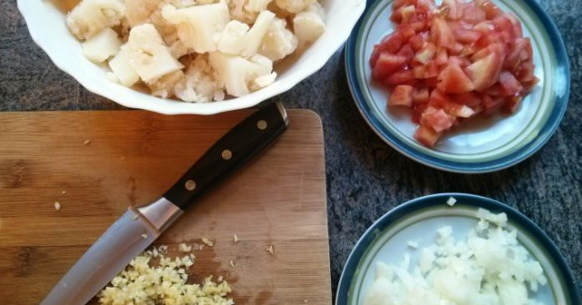 תבשיל כרובית וחומוס מהמטבח ההודי