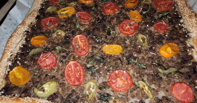 בורקס פיצה בשר