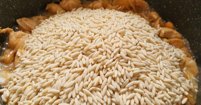 חזה עוף/ פרגית עם קשיו וסילאן בסיר אחד