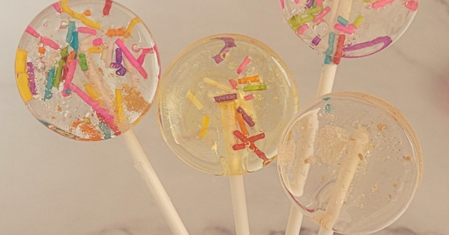 סוכריות על מקל כמות ל- 10 סוכריות בינוניות קוטר 4 ס"מ (סוכריה)