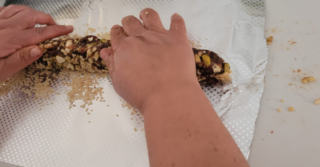 רולדת תמרים ופיצוחים